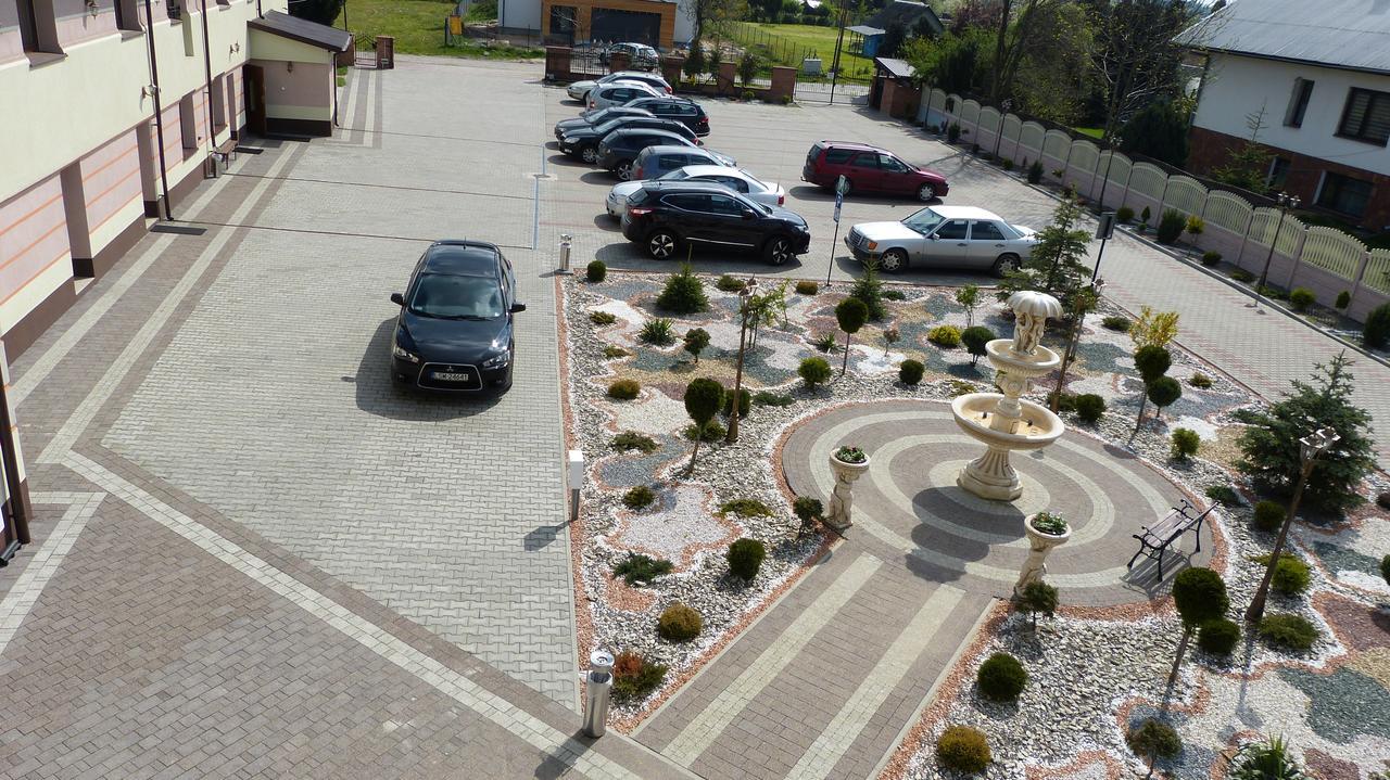 Hotel Irys Lublin Bagian luar foto