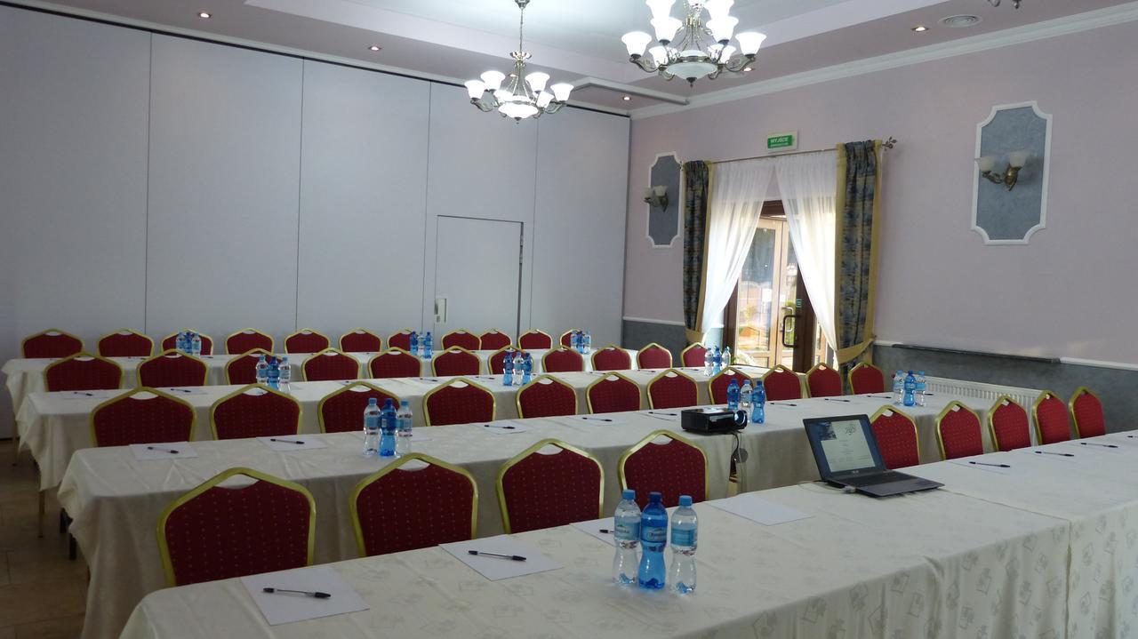 Hotel Irys Lublin Bagian luar foto